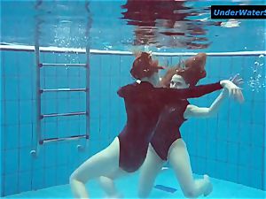 2 steamy teenagers underwater